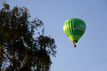 Kiel  Heissluftballon vor blauem Himmel