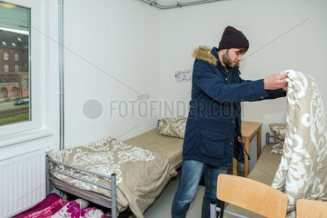 Bremen  Deutschland  syrischer Fluechtling im Uebergangswohnheim Ueberseetor