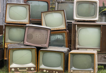 alte Fernseher  gestapelt