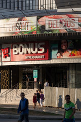 Chisinau  Moldau  Eingang zu einem Bonus-Supermarkt