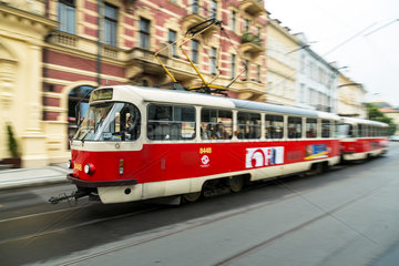 Prag  Tschechien  Strassenbahn im Stadtzentrum
