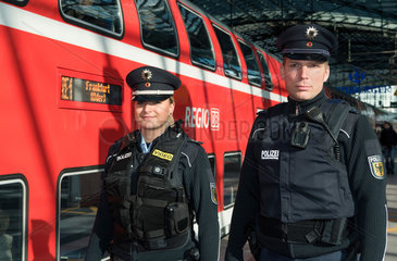 Berlin  Deutschland  Bundespolizei mit Body-Cams