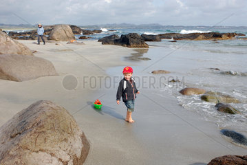 Brusand  Norwegen  Kinder am Strand bei Brusand