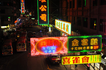 Hongkong  China  Neonschilder im Arbeiterviertel Mong Kok