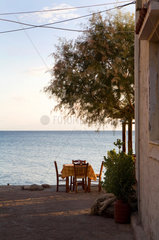 Skala Eressou  Griechenland  Strandbar in der Abendsonne