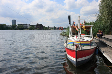 Berlin  Deutschland  Boot auf dem Rummelsburger See