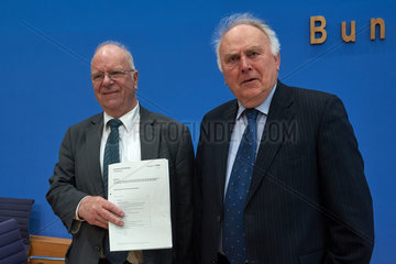 Berlin  Deutschland  Richard Schroeder und Wolfgang Boehmer  Expertenkommission zur Zukunft der Behoerde des BStU