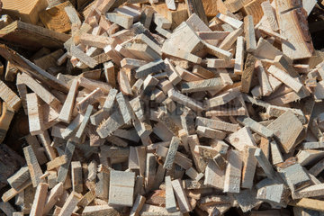 Cered  Ungarn  Abfaelle einer Holzfabrik