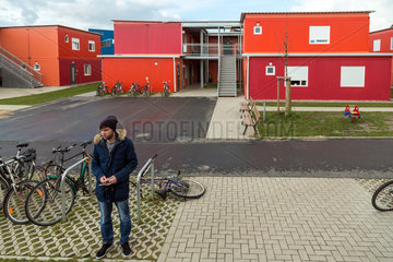 Bremen  Deutschland  syrischer Fluechtling auf dem Gelaende des Uebergangswohnheims Ueberseetor