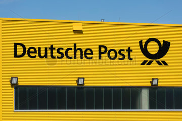 Berlin  Deutschland  Schriftzug Deutsche Post und Posthorn