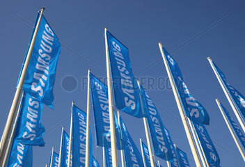 Berlin  Deutschland  Fahnen der Firma Samsung zur IFA 2013