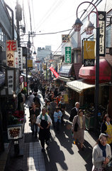 Kamakura  Japan  Menschen in der City