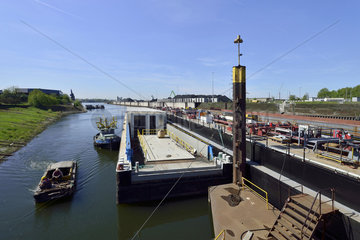Deutschland  Nordrhein-Westfalen- Schiffswerft im Duisburger Binnenhafen