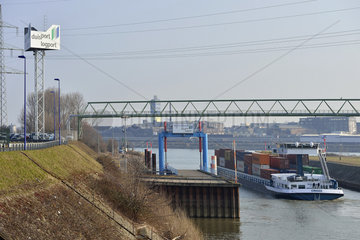 Deutschland  Nordrhein-Westfalen- Binnenhafen in Duisburg