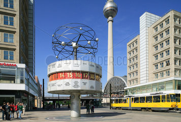 Berlin  Deutschland  Weltzeituhr am Alexanderplatz