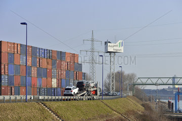 Deutschland  Nordrhein-Westfalen- Binnenhafen in Duisburg