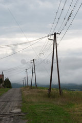 Cered  Ungarn  Landschaft mit Strommasten