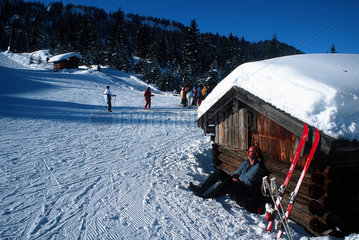 Mittenwald  Deutschland  Skifahrer am Hohen Kranzberg