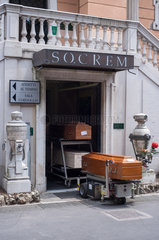 Genua  Italien  Saerge vor dem Kramatorium des Monumentalfriedhof Staglieno