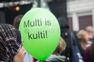 Berlin  Deutschland  Schriftzug Multi is Kulti auf einem Luftballon