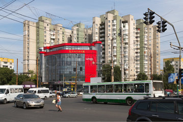Chisinau  Republik Moldau  Verkehr an einer grossen Kreuzung
