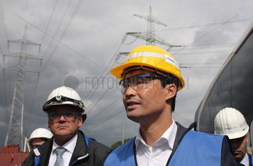 Hamm  Deutschland  Bundeswirtschaftsminister Dr. Philipp Roesler  FDP  bei der Besichtigung des Kraftwerks Westfalen