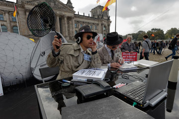 Berlin  Deutschland  Protest gegen NSA-/BND-Bespitzelung