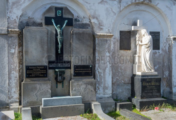 Krumau  Tschechien  Graeber deutscher Familien auf dem Friedhof