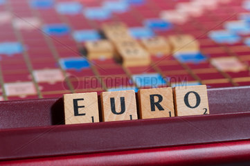 Hamburg  Deutschland  Scrabble-Buchstaben bilden das Wort EURO