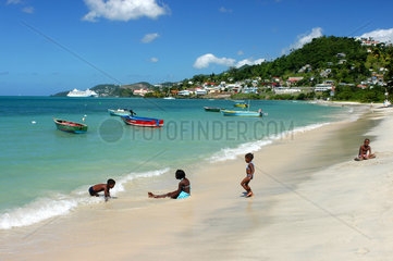 St. Georges  Grenada  Einheimische am Grand Anse Strand