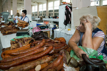 Odessa  Ukraine  Verkaufsstand mit Fleischwaren