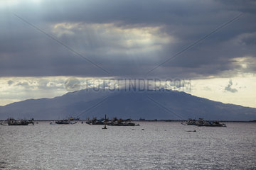 Manila Bay mit Mount Mariveles