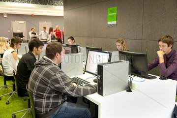 Tallinn  Estland  estonische Studenten im Computerraum der Technische Universitaet Tallinn