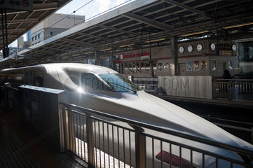 Nagoya  Japan  Shinkansen Hochgeschwindigkeitszug