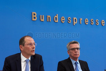 Berlin  Deutschland  Markus Ulbig  CDU  Staatsminister  und Thomas de Maiziere  CDU  Bundesinnenminister