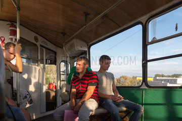 Bender  Republik Moldau  Fahrgaeste in einem Trolleybus