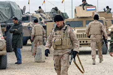 Mazar-e Sharif  Afghanistan  Konvoischutz durch Kroatische Soldaten im Camp Marmal