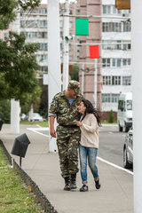 Bender  Republik Moldau  Soldat mit Freundin