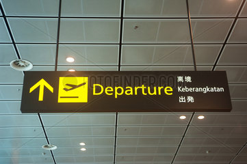Singapur  Republik Singapur  Hinweisschild im Terminal 3 am Flughafen Singapur