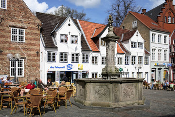 Flensburg  Deutschland  Nordermarkt mit dem Neptunbrunnen