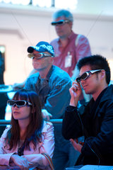 Berlin  Deutschland  asiatische Maenner mit 3D-Brille auf der IFA 2010