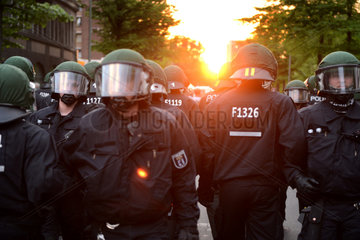 Berlin  Deutschland  Polizeieinsatz bei einer Demonstration am 1. Mai 2012