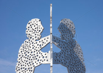Berlin  Deutschland  30 Meter hohe Skulptur Molecule Man von Jonathan Borofsky