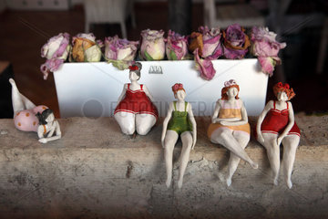 Zuerich  Schweiz  mollige Frauenfiguren in einem Schaufenster