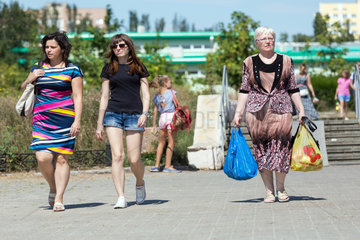 Tiraspol  Republik Moldau  Passanten im Stadtzentrum