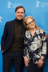 Berlin  Deutschland  Schauspieler Lars Eidinger und Meryl Streep auf der Berlinale