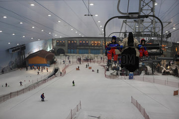 Dubai  Vereinigte Arabische Emirate  die Indoorskihalle Ski Dubai im Einkaufszentrum Mall of the Emirates