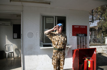 Nikosia  Zypern  UN-Wachposten vor dem Hauptquartier der UNFICYP