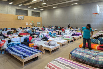 Berlin  Deutschland  Notunterkunft fuer Fluechtlinge in einer Turnhalle