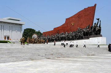 Pjoengjang  Nordkorea  Figurengruppe am Grossmonument Mansudae